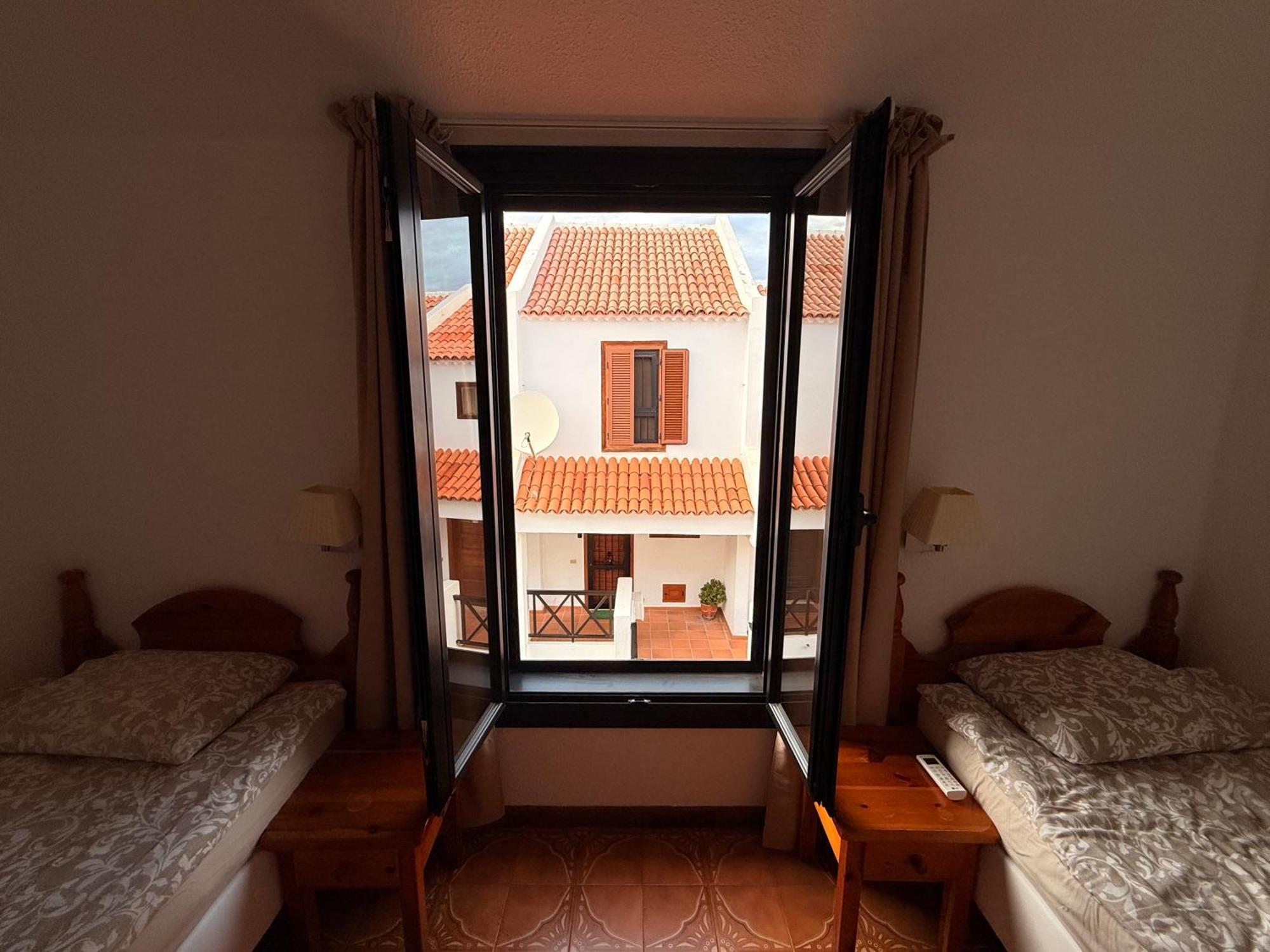 Sunny 2-Bedroom Apartment In Parque Santiago II Playa de las Americas (Tenerife) Exterior foto